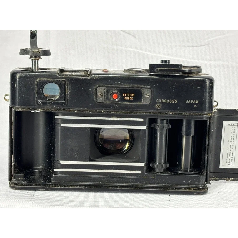 Yashica Electro 35 GT 35mm Film Camera Color-Yashinon DX 45mm f/1.7 Lens UNTEST